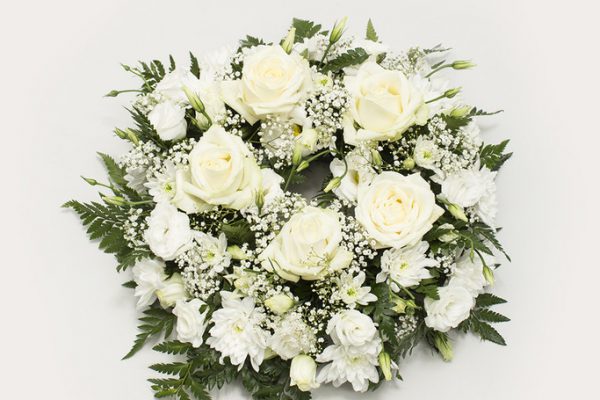 A classic presentation of Roses, Chrysanthemums, Lisianthus, Gypsophila and carefully selected greenery. From €70.